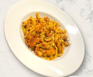 Domates Soslu Tavuklu Mantarlı Tagliatelle